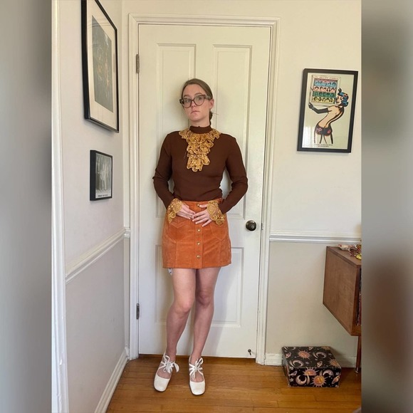 70s Vintage Brown Long sleeved Shirt with lace cuffs and Lace Ascot Tie - Picture 4 of 9